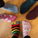 Día Mundial del Síndrome de Down: Por qué se usan medias de colores y brillantes