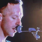 Juan Luis Guerra y 4.40 emocionados por tributo de la banda británica Coldplay en su concierto en el país