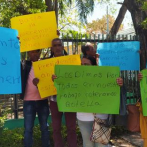 Exempleados de Navarrete exigen sus prestaciones laborales frente al Palacio Nacional