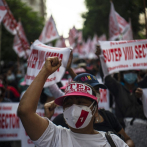 Trabajadores peruanos marchan para exigir a Castillo que cumpla sus promesas
