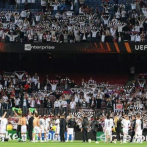 Hinchas del Barsa molestos por flujo de fanáticos visitantes en el Camp Nou