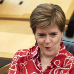 Denunciada la ministra principal de Escocia por no usar mascarilla en un interior