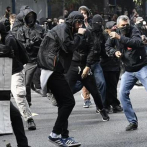 Los antidisturbios disuelven una manifestación contra Macron tras su victoria