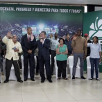 Leonel Fernández juramenta a deportistas en la Fuerza del Pueblo