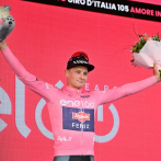 Van der Poel viste maillot rosa al ganar primera etapa del Giro de Italia