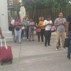 Largas filas para ingresar al Metro de Santo Domingo
