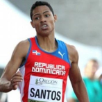 Juander Santos gana plata en 400 metros con vallas