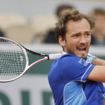 Medvedev podría ser número 1 sin jugar Wimbledon, debuta con éxito en Roland Garros