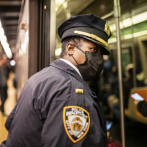 Policía de Nueva York interroga a posible autor de asesinato en el metro