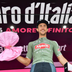 De Bondt se impone en la última etapa plana de Giro de Italia; Carapaz aún líder