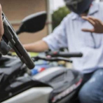 Ecuador prohíbe que dos hombres viajen en la misma motocicleta para reducir delitos