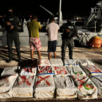 Detienen dos dominicanos e interceptan lancha con 481 paquetes de presunta cocaína en Barahona
