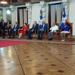 Presidente Luis Abinader entrega medalla a la Excelencia Magisterial a 14 maestros