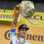 Groenewegen alarga la frustración de Van Aert, que sigue líder del Tour de Francia