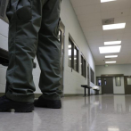 Centro de detención de inmigrantes casi vacío en California