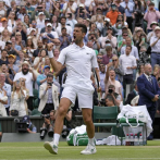 Djokovic remonta de un 0-2 y avanza a semis de Wimbledon