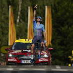 Emotivo triunfo de Houle y Vingegaard firme en la cima del Tour de Francia