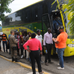 Una empresa sigue llevando pasajeros en sus buses a Haití