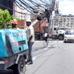 Camión derriba tendido y postes de luz en Av. Tiradentes