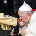 El papa llega a Canadá para disculparse con indígenas