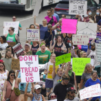 Debate de aborto en Indiana atrae a manifestantes ya Harris