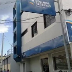 Roban valija con alta suma de dinero de parqueo de sucursal bancaria en La Romana
