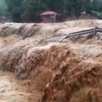 Se desborda río Manabao; destruye puentes, calles y badenes en Jarabacoa