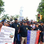 Policías pensionados vuelven a protestar frente al Palacio Nacional