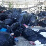 Almacenan gran cantidad de basura en Parque Central de Santiago