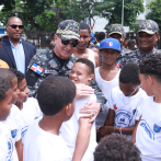 Niños de distintos barrios comparten con la Policía Nacional