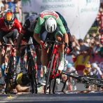 Roglic cae cerca de meta, pero se acerca a Evenepoel en Vuelta a España