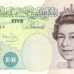 De los billetes al simbólico himno, qué va a cambiar tras la muerte de Isabel II