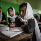 Decenas de niñas protestan en el este de Afganistán por el cierre de escuelas femeninas