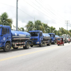 Trasladan camiones cisternas con agua potable a zonas afectadas por el huracán Fiona