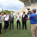 El expresidente de Argentina Mauricio Macri visita instalaciones de Cibao FC