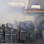 Manifestantes atacan complejo militar en México