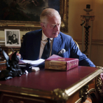 Buckingham distribuye imagen de Carlos III en su nueva labor