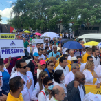 Médicos marchan en Santiago por la modificación de la ley que rige las ARS y AFP