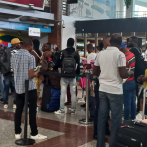 Haitianos utilizan el aeropuerto de Las Américas como puente para viajar a Centroamérica