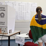 Gran afluencia de votantes en España divididos entre Bolsonaro y Lula