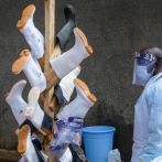 El problema de las pruebas se suma al desorden en la respuesta al ébola en Uganda