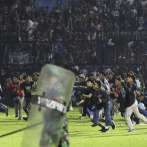 Unas 129 personas mueren tras pleitos entre seguidores de dos equipos de fútbol en Indonesia