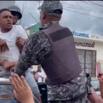 Familiares de hombre herido por policías en Santiago piden cadena oración por estado de salud