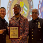 Policía de NY reconoce a DJ Adonis por apoyo brindado a la comunidad hispana