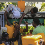 Contrabandistas de combustible lo compran a 5 dólares el galón en RD y lo venden a 50 dólares en Haití
