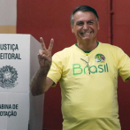 Elecciones de Brasil: Bolsonaro vota y dice que espera salir 