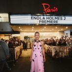 Millie Bobby Brown brilla en el estreno de Enola Holmes 2