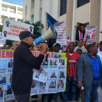 Integrantes de familia Rosario se manifiestan a favor y en contra de abogado Portorreal