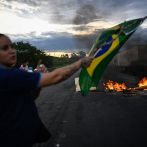 Camioneros que protestan victoria de Lula mantienen 236 bloqueos en carreteras