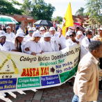 Médicos protestan en Azua en contra de las ARS y AFP